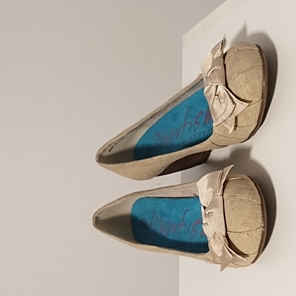 Blowfish Malibu Fabric Wedge - Picture 2 of 6